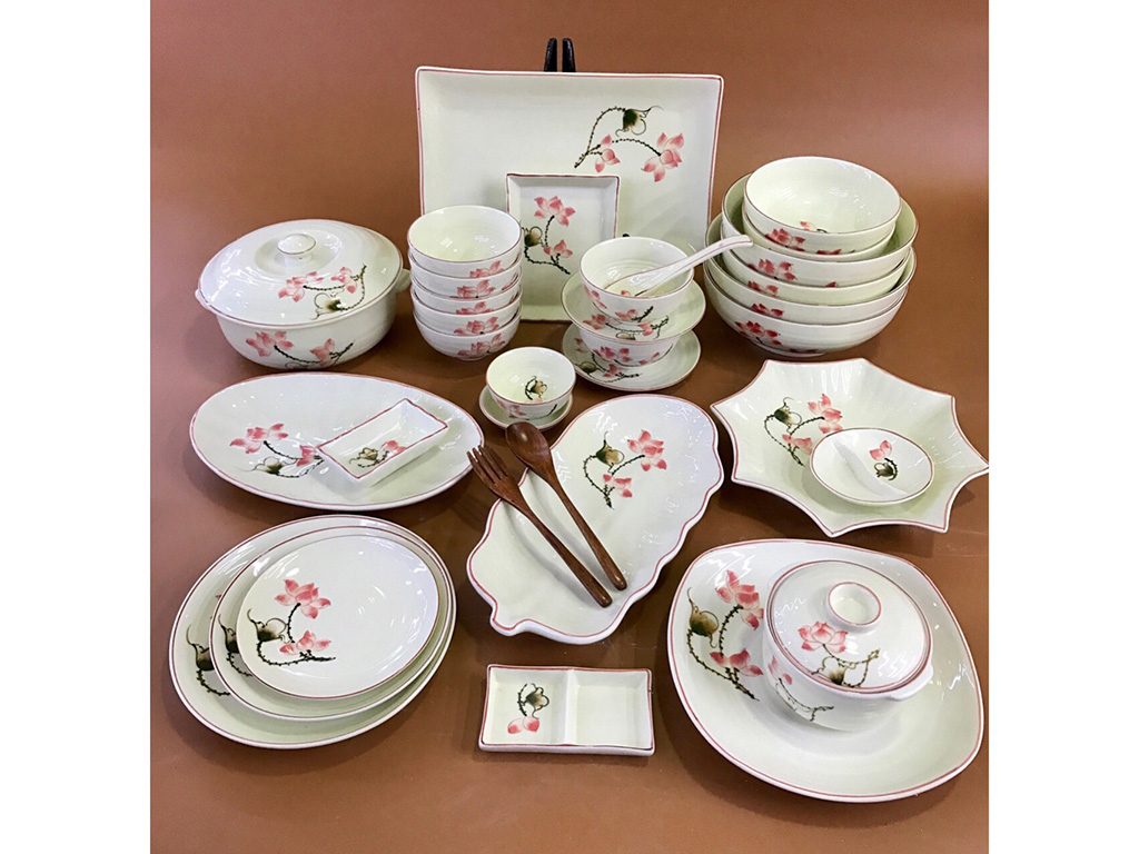 Bộ bát đĩa Bát Tràng men kem vẽ sen hồng 32 món